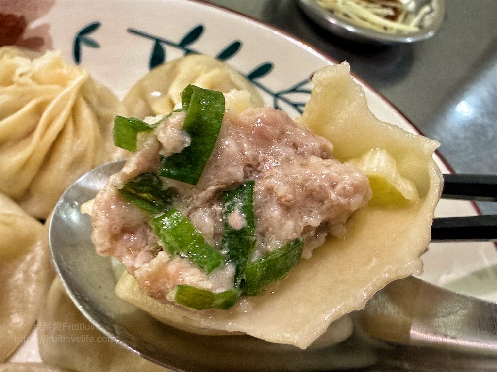 京巧手工湯包|彰化溪湖湯包，湯包現包現蒸，湯汁飽滿、肉餡鮮甜，還有小桌遊陪你等美食 @果果愛Fruitlove