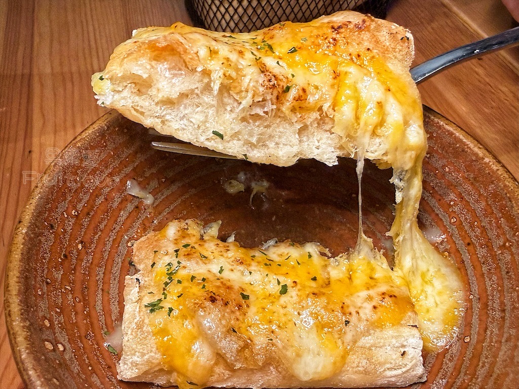 台中西屯｜山終小鄰義大利麵：逢甲巷弄深夜微醺食堂，義大利麵份量多又好吃，八種口味可以挑選 @果果愛Fruitlove
