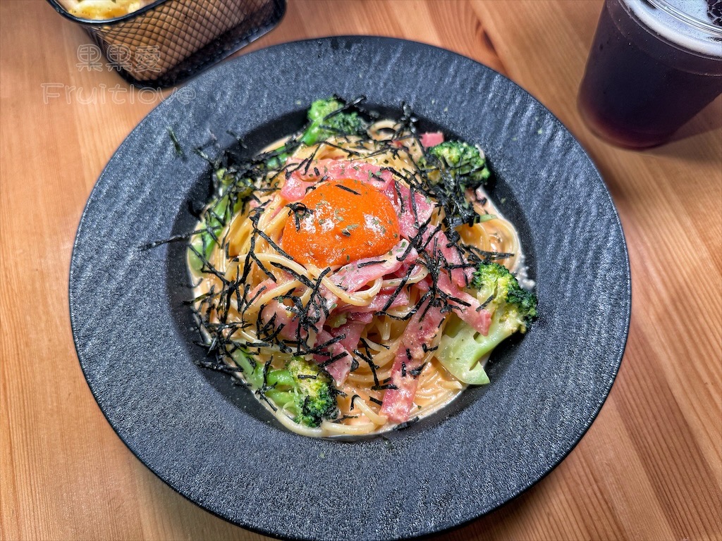 台中西屯｜山終小鄰義大利麵：逢甲巷弄深夜微醺食堂，義大利麵份量多又好吃，八種口味可以挑選 @果果愛Fruitlove