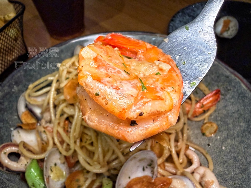 台中西屯｜山終小鄰義大利麵：逢甲巷弄深夜微醺食堂，義大利麵份量多又好吃，八種口味可以挑選 @果果愛Fruitlove