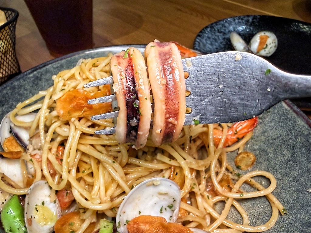 台中西屯｜山終小鄰義大利麵：逢甲巷弄深夜微醺食堂，義大利麵份量多又好吃，八種口味可以挑選 @果果愛Fruitlove