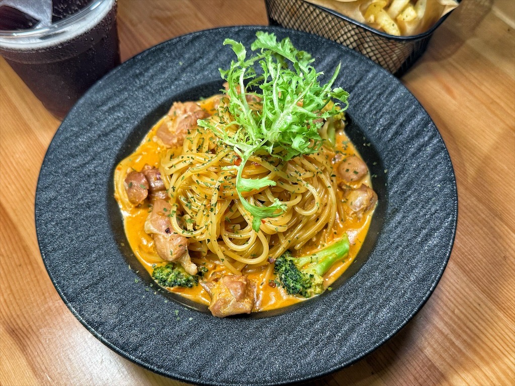 台中西屯｜山終小鄰義大利麵：逢甲巷弄深夜微醺食堂，義大利麵份量多又好吃，八種口味可以挑選 @果果愛Fruitlove