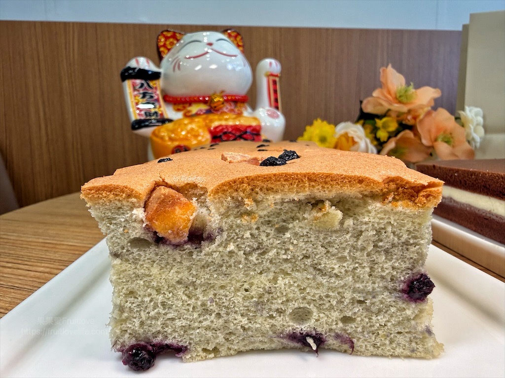 田佈妮|台中潭子甜點店，不只有手工甜點蛋糕、點心，還有天然發酵麵包與咖啡，從早餐到下午茶都可以品嚐到 @果果愛Fruitlove