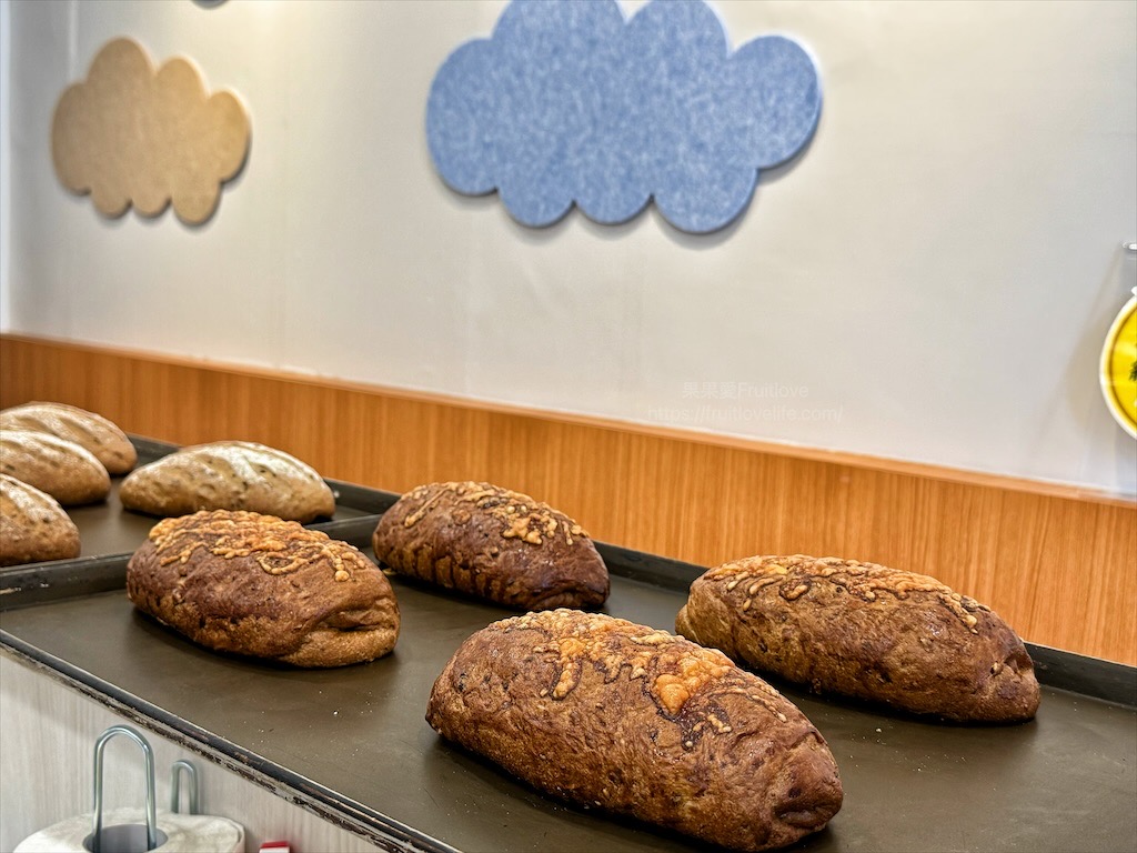 田佈妮|台中潭子甜點店，不只有手工甜點蛋糕、點心，還有天然發酵麵包與咖啡，從早餐到下午茶都可以品嚐到 @果果愛Fruitlove