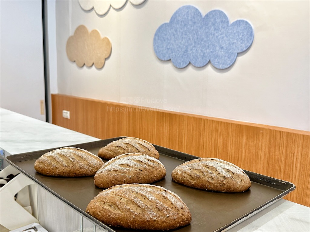 田佈妮|台中潭子甜點店，不只有手工甜點蛋糕、點心，還有天然發酵麵包與咖啡，從早餐到下午茶都可以品嚐到 @果果愛Fruitlove