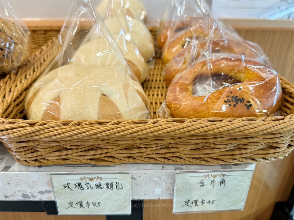 田佈妮|台中潭子甜點店，不只有手工甜點蛋糕、點心，還有天然發酵麵包與咖啡，從早餐到下午茶都可以品嚐到 @果果愛Fruitlove