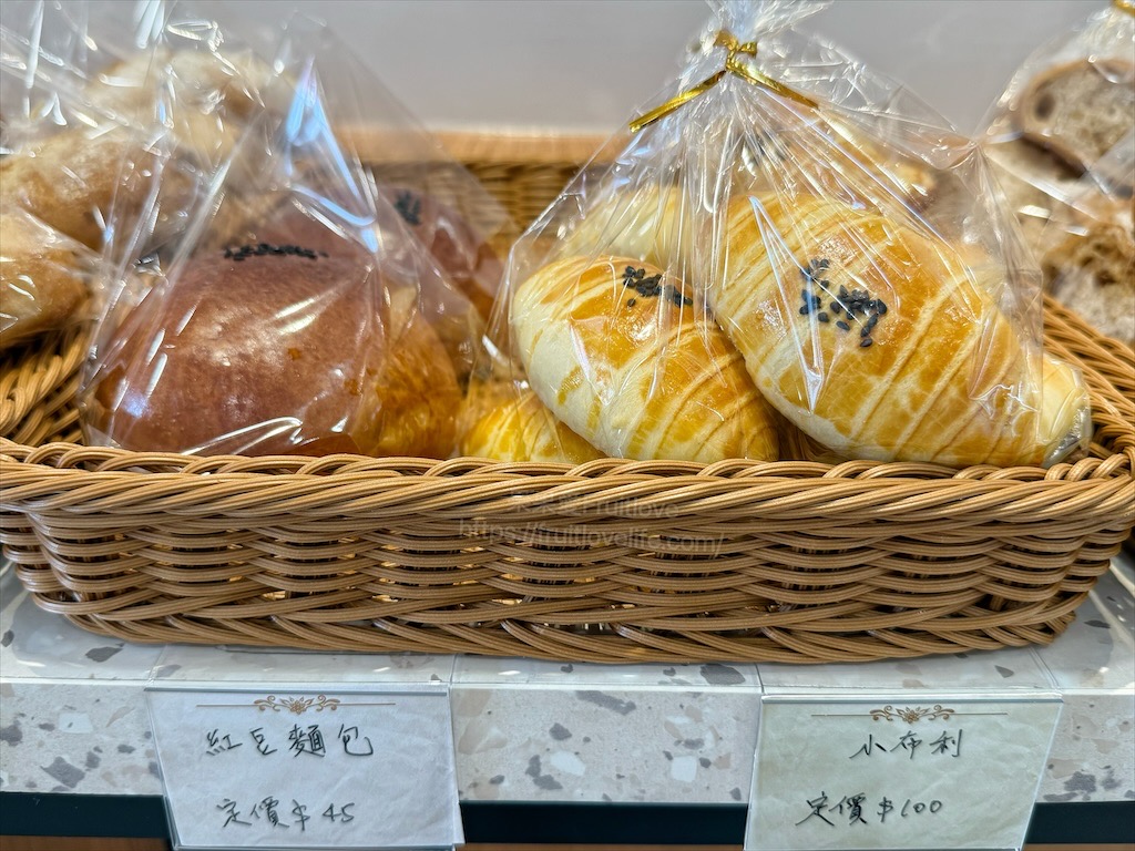 田佈妮|台中潭子甜點店，不只有手工甜點蛋糕、點心，還有天然發酵麵包與咖啡，從早餐到下午茶都可以品嚐到 @果果愛Fruitlove