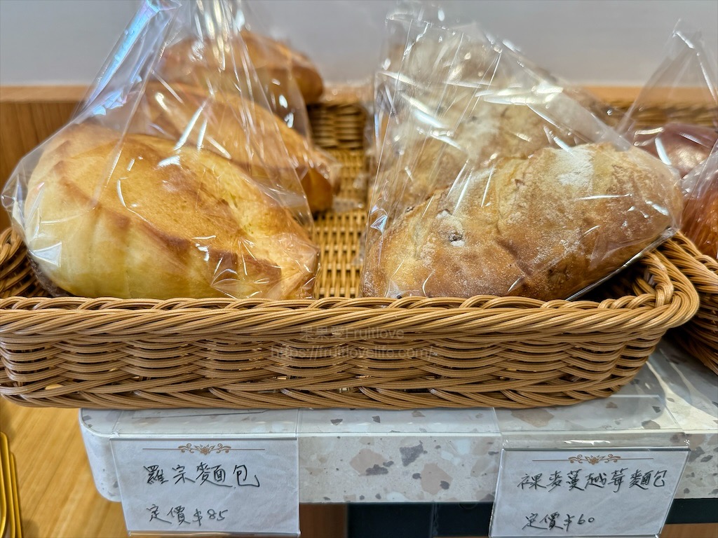 田佈妮|台中潭子甜點店，不只有手工甜點蛋糕、點心，還有天然發酵麵包與咖啡，從早餐到下午茶都可以品嚐到 @果果愛Fruitlove