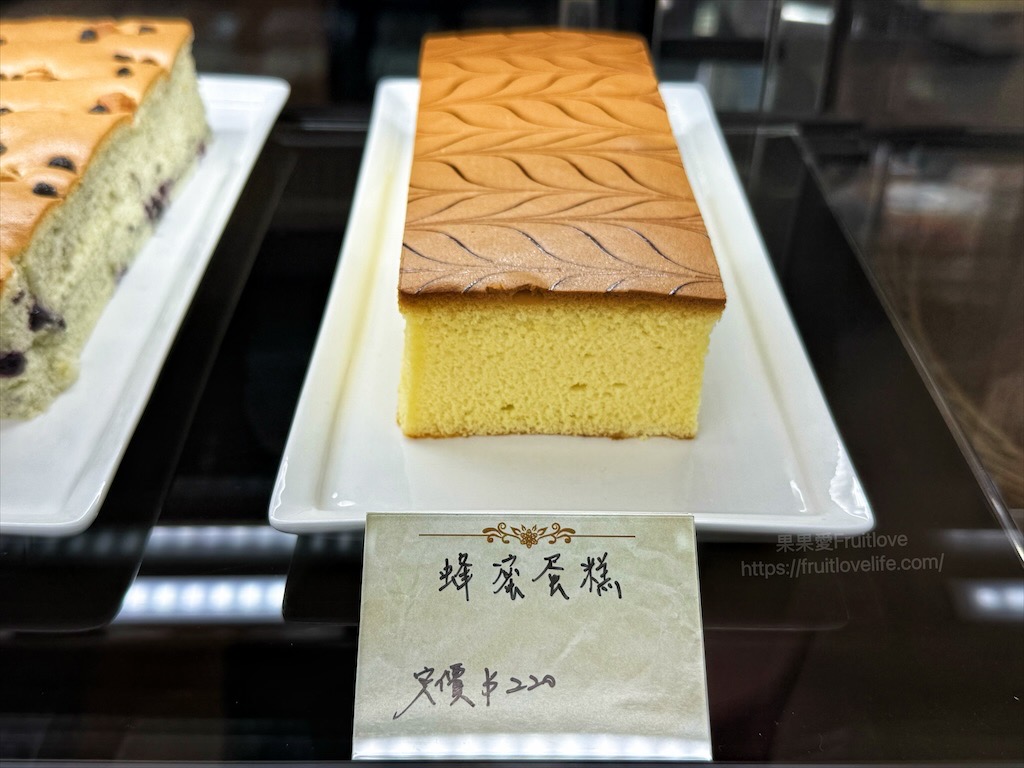 田佈妮|台中潭子甜點店，不只有手工甜點蛋糕、點心，還有天然發酵麵包與咖啡，從早餐到下午茶都可以品嚐到 @果果愛Fruitlove