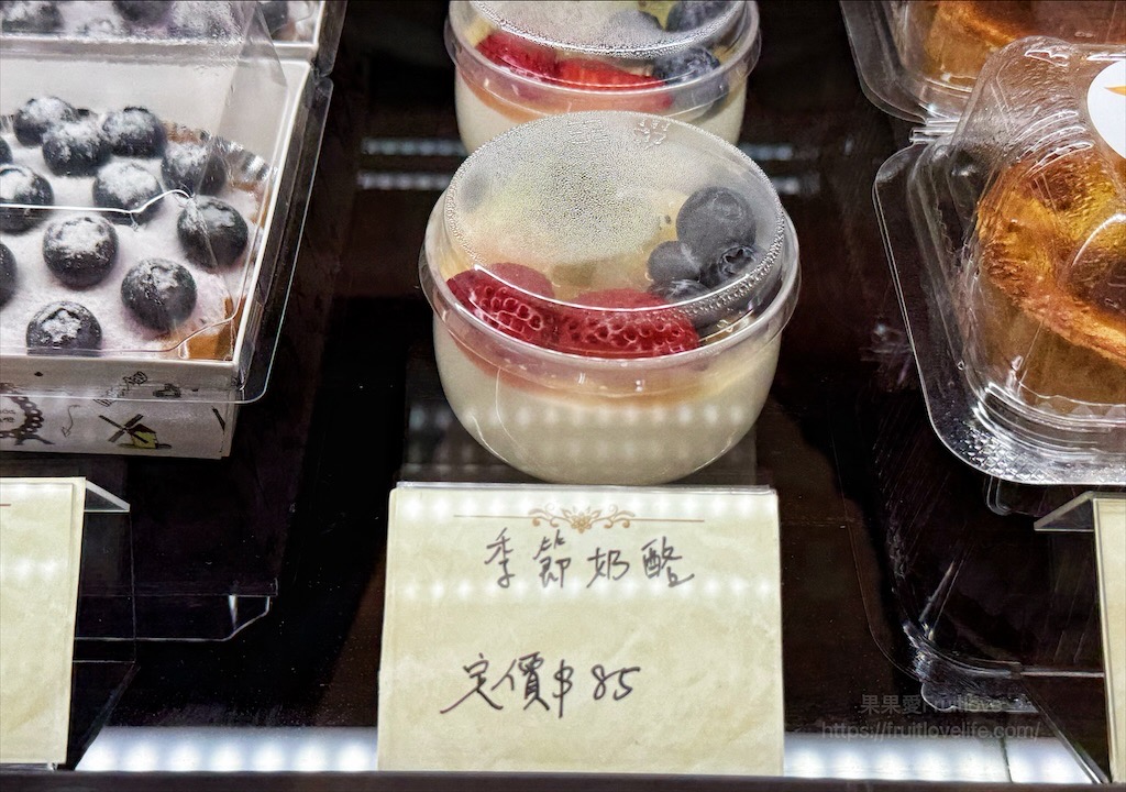 田佈妮|台中潭子甜點店，不只有手工甜點蛋糕、點心，還有天然發酵麵包與咖啡，從早餐到下午茶都可以品嚐到 @果果愛Fruitlove