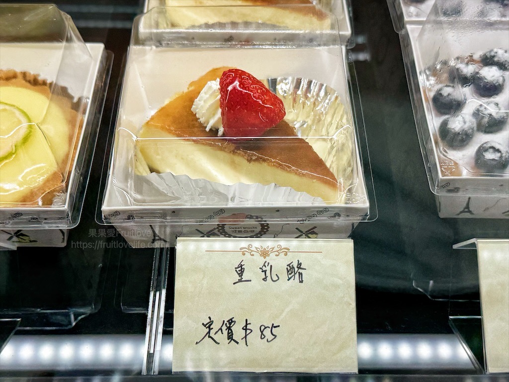 田佈妮|台中潭子甜點店，不只有手工甜點蛋糕、點心，還有天然發酵麵包與咖啡，從早餐到下午茶都可以品嚐到 @果果愛Fruitlove