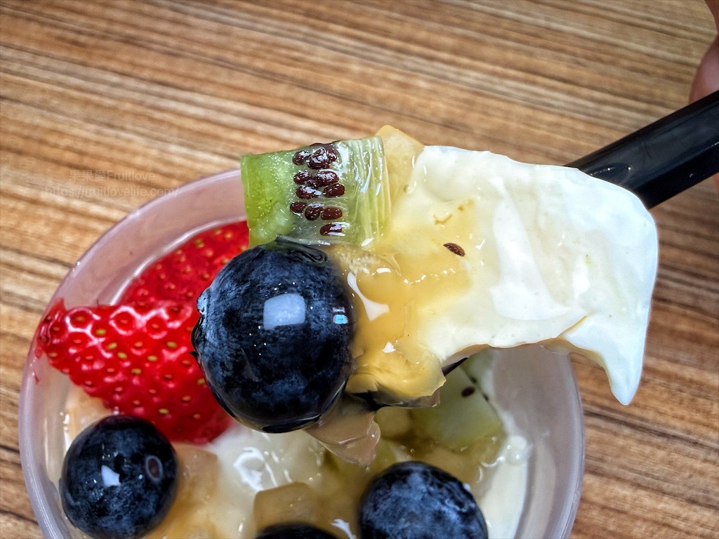 田佈妮|台中潭子甜點店，不只有手工甜點蛋糕、點心，還有天然發酵麵包與咖啡，從早餐到下午茶都可以品嚐到 @果果愛Fruitlove