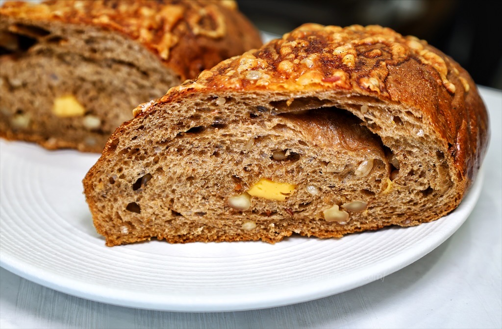 田佈妮|台中潭子甜點店，不只有手工甜點蛋糕、點心，還有天然發酵麵包與咖啡，從早餐到下午茶都可以品嚐到 @果果愛Fruitlove