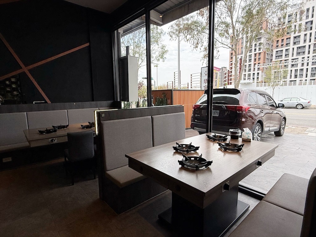 一饌泰式燒烤火鍋|台中北屯泰式燒烤火鍋，獨家泰式醬料，道地泰式火鍋、銅盤烤肉，自助吧吃到飽，好吃又美味 @果果愛Fruitlove