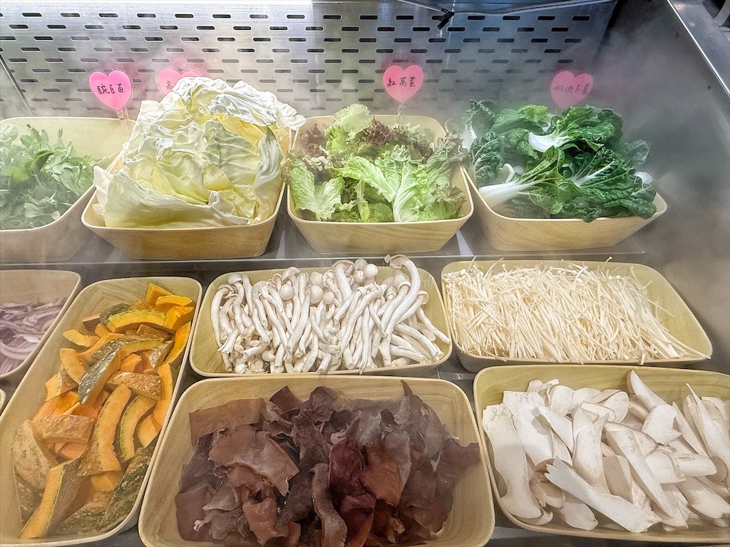 一饌泰式燒烤火鍋|台中北屯泰式燒烤火鍋，獨家泰式醬料，道地泰式火鍋、銅盤烤肉，自助吧吃到飽，好吃又美味 @果果愛Fruitlove