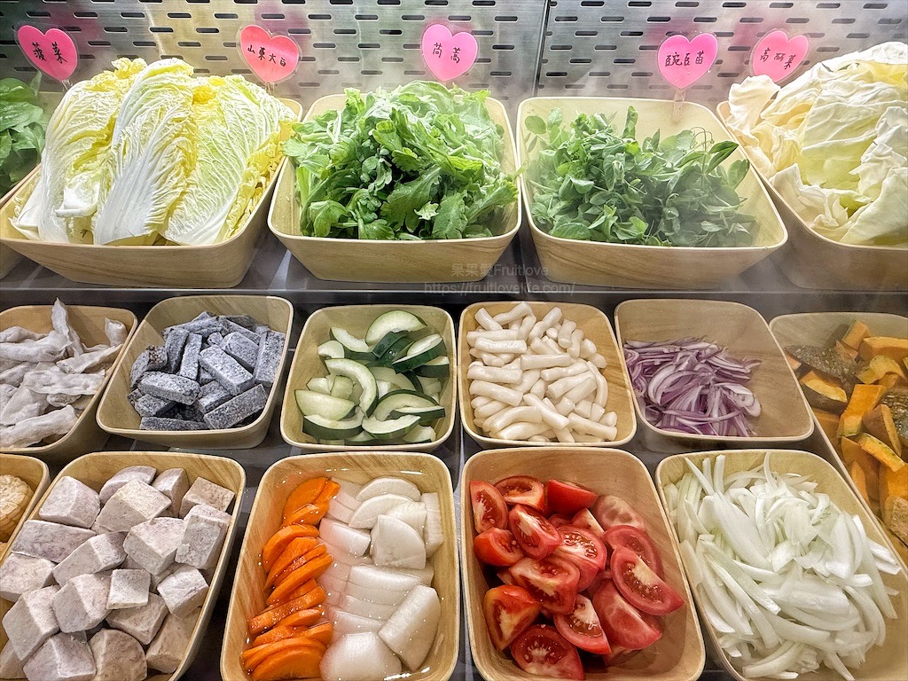 一饌泰式燒烤火鍋|台中北屯泰式燒烤火鍋，獨家泰式醬料，道地泰式火鍋、銅盤烤肉，自助吧吃到飽，好吃又美味 @果果愛Fruitlove