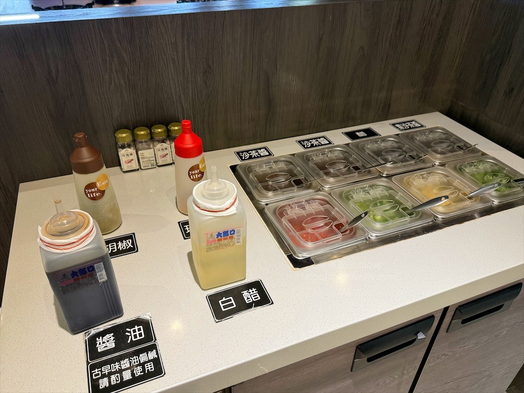 一饌泰式燒烤火鍋|台中北屯泰式燒烤火鍋，獨家泰式醬料，道地泰式火鍋、銅盤烤肉，自助吧吃到飽，好吃又美味 @果果愛Fruitlove