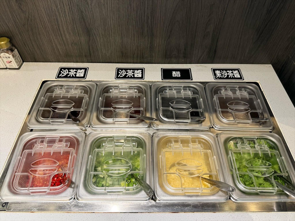 一饌泰式燒烤火鍋|台中北屯泰式燒烤火鍋，獨家泰式醬料，道地泰式火鍋、銅盤烤肉，自助吧吃到飽，好吃又美味 @果果愛Fruitlove