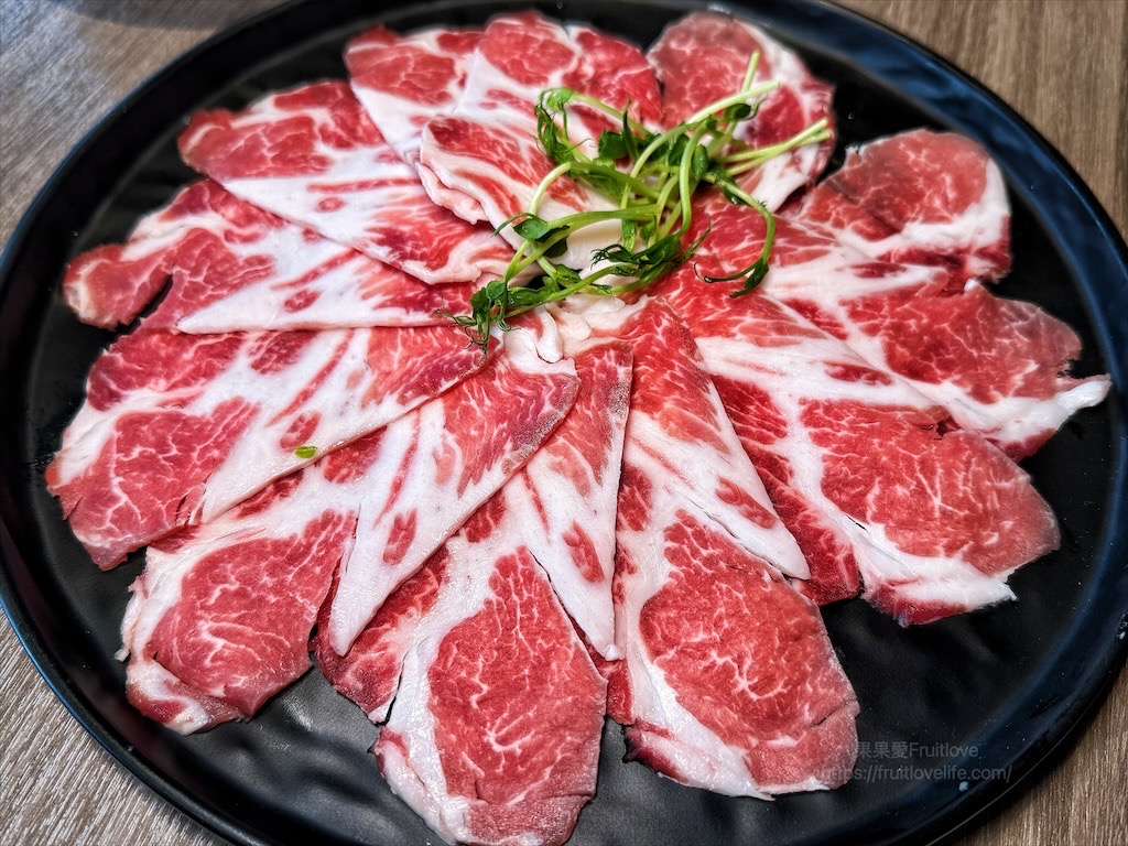 一饌泰式燒烤火鍋|台中北屯泰式燒烤火鍋，獨家泰式醬料，道地泰式火鍋、銅盤烤肉，自助吧吃到飽，好吃又美味 @果果愛Fruitlove