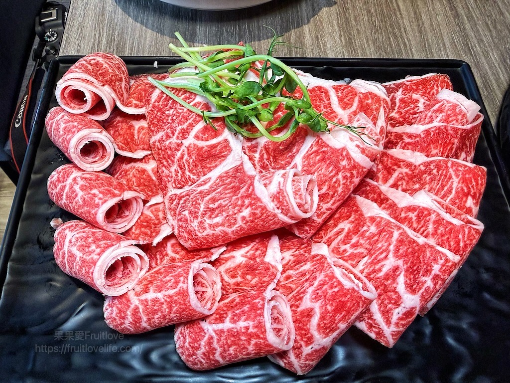 一饌泰式燒烤火鍋|台中北屯泰式燒烤火鍋，獨家泰式醬料，道地泰式火鍋、銅盤烤肉，自助吧吃到飽，好吃又美味 @果果愛Fruitlove