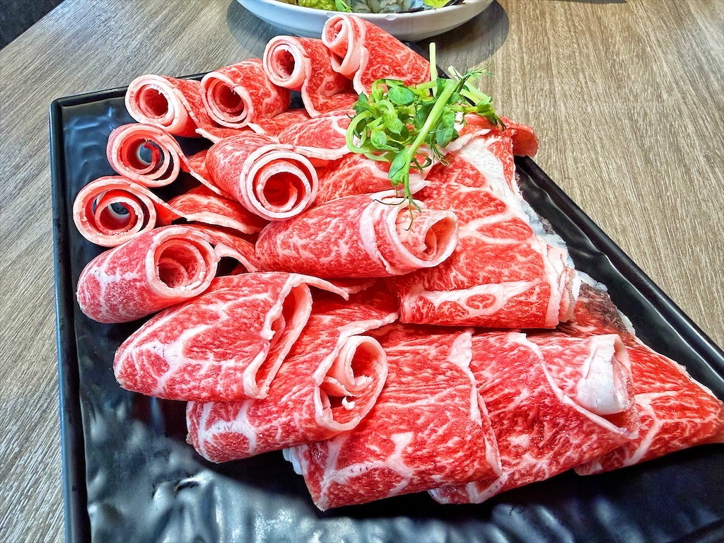 一饌泰式燒烤火鍋|台中北屯泰式燒烤火鍋，獨家泰式醬料，道地泰式火鍋、銅盤烤肉，自助吧吃到飽，好吃又美味 @果果愛Fruitlove