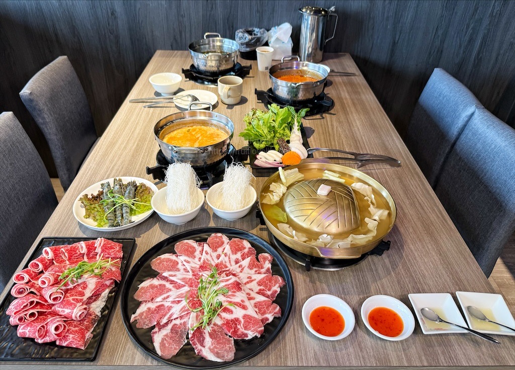 一饌泰式燒烤火鍋|台中北屯泰式燒烤火鍋，獨家泰式醬料，道地泰式火鍋、銅盤烤肉，自助吧吃到飽，好吃又美味 @果果愛Fruitlove