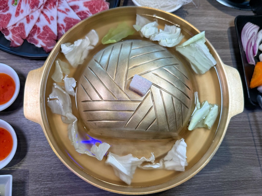 一饌泰式燒烤火鍋|台中北屯泰式燒烤火鍋，獨家泰式醬料，道地泰式火鍋、銅盤烤肉，自助吧吃到飽，好吃又美味 @果果愛Fruitlove