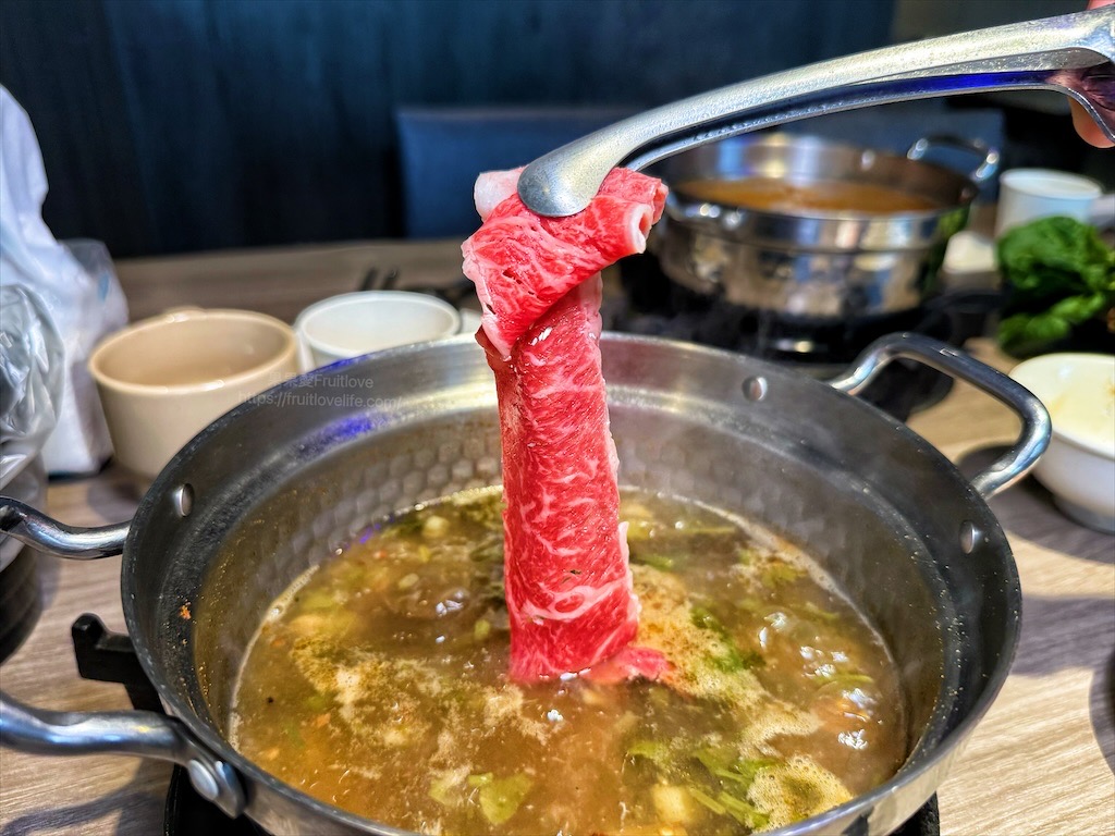 一饌泰式燒烤火鍋|台中北屯泰式燒烤火鍋，獨家泰式醬料，道地泰式火鍋、銅盤烤肉，自助吧吃到飽，好吃又美味 @果果愛Fruitlove