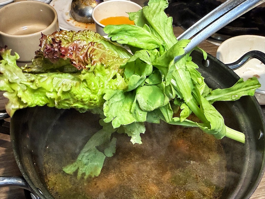 一饌泰式燒烤火鍋|台中北屯泰式燒烤火鍋，獨家泰式醬料，道地泰式火鍋、銅盤烤肉，自助吧吃到飽，好吃又美味 @果果愛Fruitlove