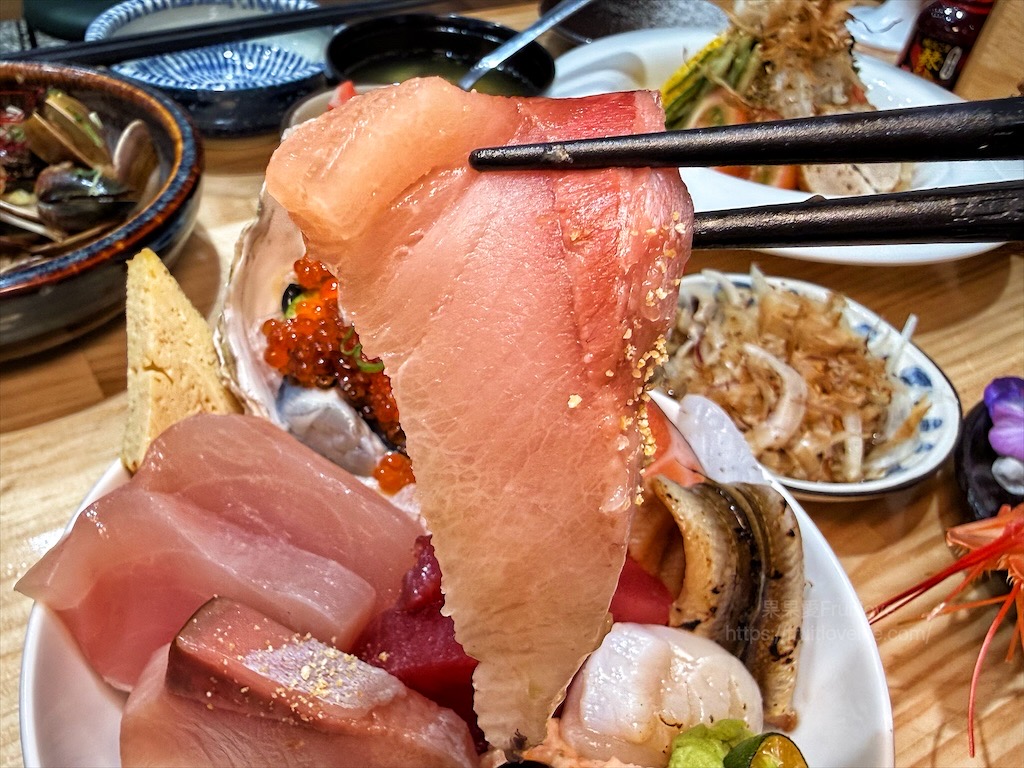 喬八丼飯|台中大里平價日本料理，生熟丼、刺身、炸烤物，無低消續飯湯吃到飽、壽星送生魚片蛋糕，寵物友善 @果果愛Fruitlove