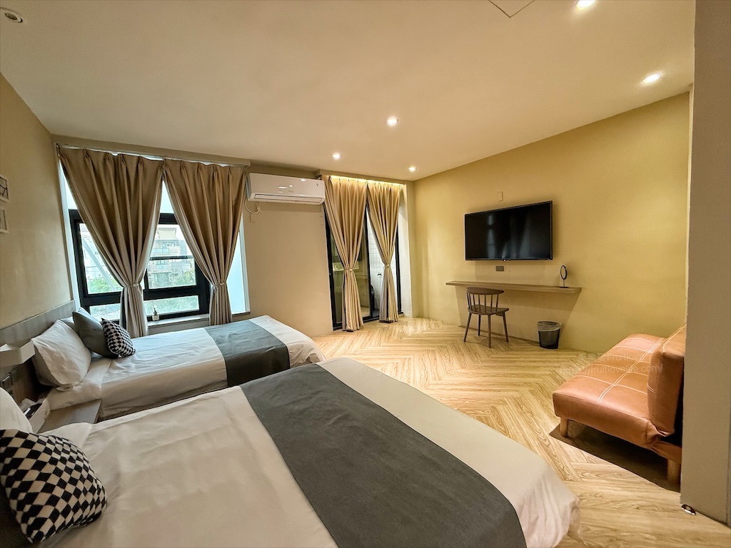 地下道蔥油餅餡餅西瓜汁&rang;酥香而不油膩的蔥油餅，還有滿滿料的韭菜盒子與好喝的西瓜汁－台中東區美食 @果果愛Fruitlove