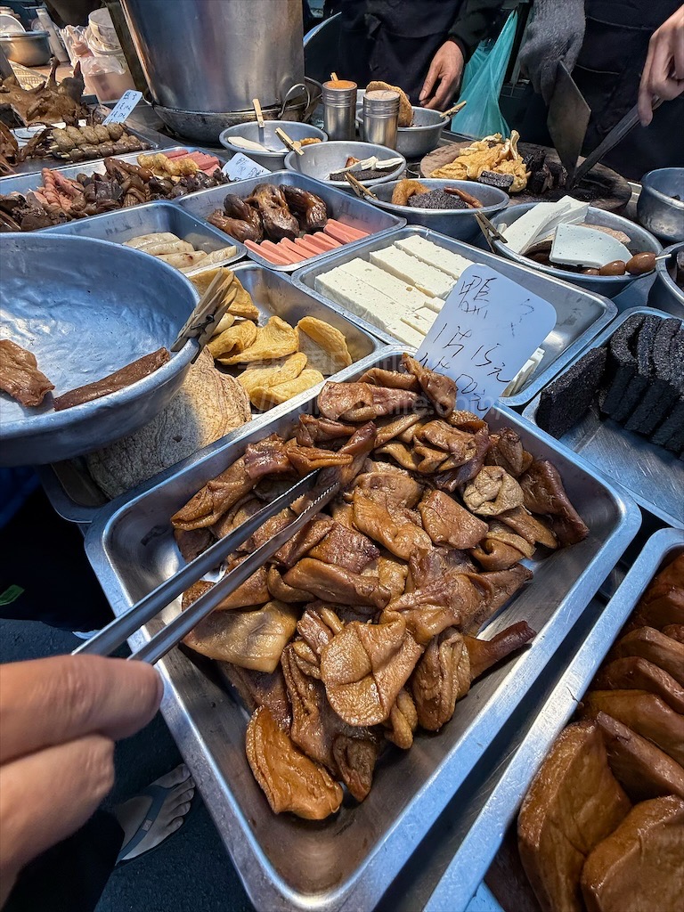 嘉義朴子週六夜市連在地人也好愛來逛，跟我們一起來看看有那些排隊美食推薦 @果果愛Fruitlove