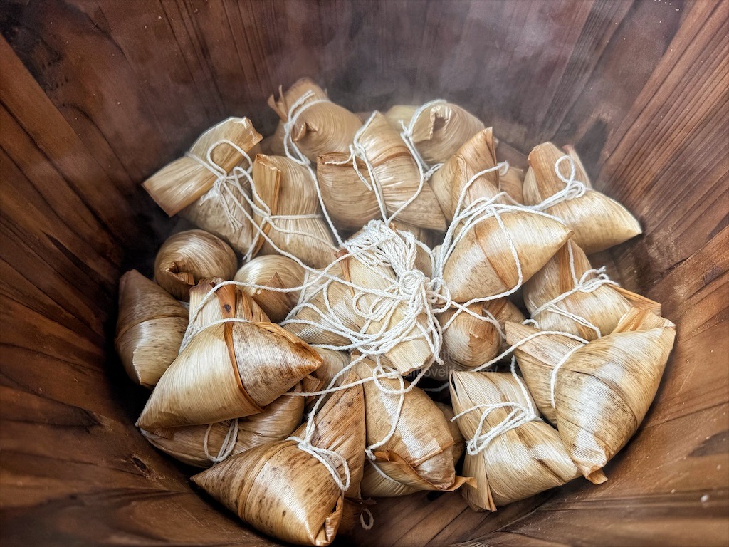 阿娟姐油飯肉粽|苗栗通宵肉粽,來白沙屯拱天宮拜拜,就來一顆燒燙燙的油飯肉粽 @果果愛Fruitlove 阿娟姐油飯肉粽|苗栗通宵肉粽,來白沙屯拱天宮拜拜,就來一顆燒燙燙的油飯肉粽 @果果愛Fruitlove