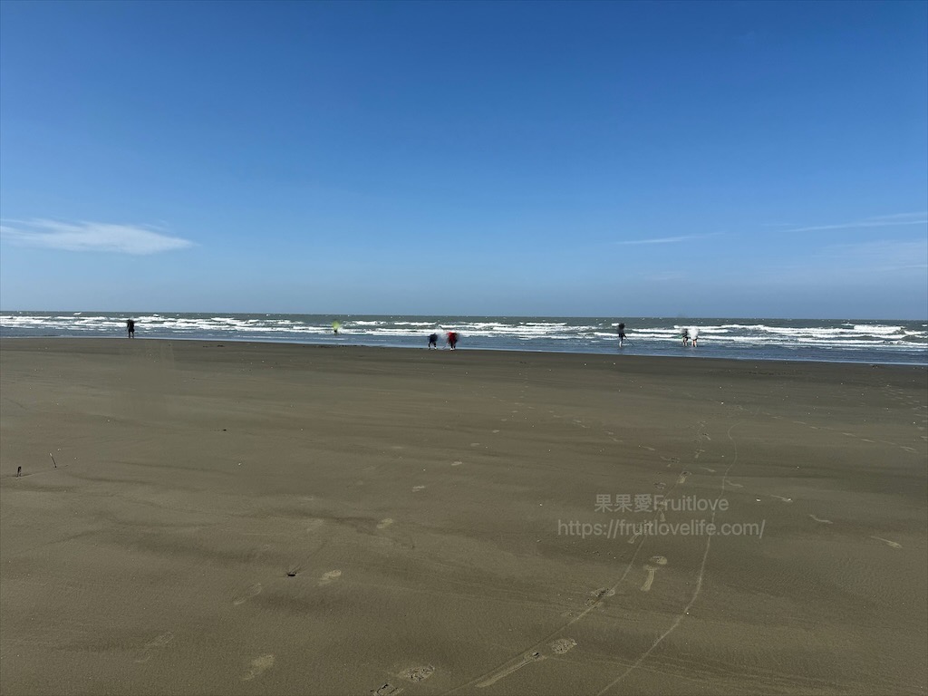 好美里防風林|嘉義布袋好美里沙灘,踏浪戲沙、挖蛤蜊、觀賞夕陽,享受親子時光 @果果愛Fruitlove 好美里防風林|嘉義布袋好美里沙灘,踏浪戲沙、挖蛤蜊、觀賞夕陽,享受親子時光 @果果愛Fruitlove