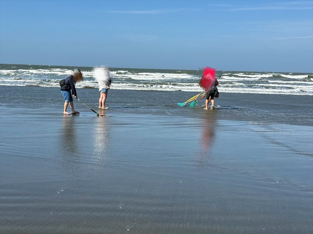 好美里防風林|嘉義布袋好美里沙灘,踏浪戲沙、挖蛤蜊、觀賞夕陽,享受親子時光 @果果愛Fruitlove 好美里防風林|嘉義布袋好美里沙灘,踏浪戲沙、挖蛤蜊、觀賞夕陽,享受親子時光 @果果愛Fruitlove