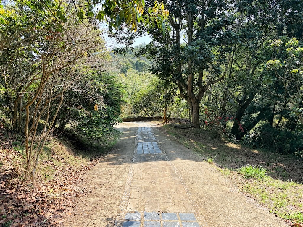 墨硯山步道|苗栗頭屋景點,城市山巒美景盡收眼底,30分鐘內輕鬆攻頂,親子、寵物友善 @果果愛Fruitlove 墨硯山步道|苗栗頭屋景點,城市山巒美景盡收眼底,30分鐘內輕鬆攻頂,親子、寵物友善 @果果愛Fruitlove