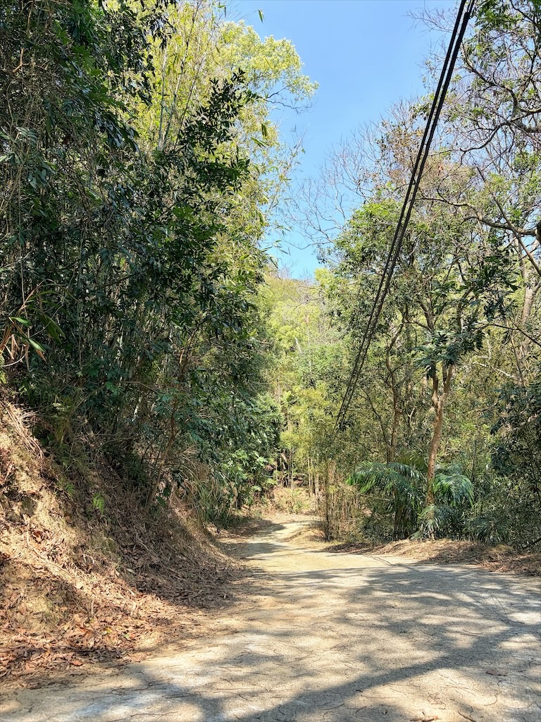 墨硯山步道|苗栗頭屋景點,城市山巒美景盡收眼底,30分鐘內輕鬆攻頂,親子、寵物友善 @果果愛Fruitlove 墨硯山步道|苗栗頭屋景點,城市山巒美景盡收眼底,30分鐘內輕鬆攻頂,親子、寵物友善 @果果愛Fruitlove