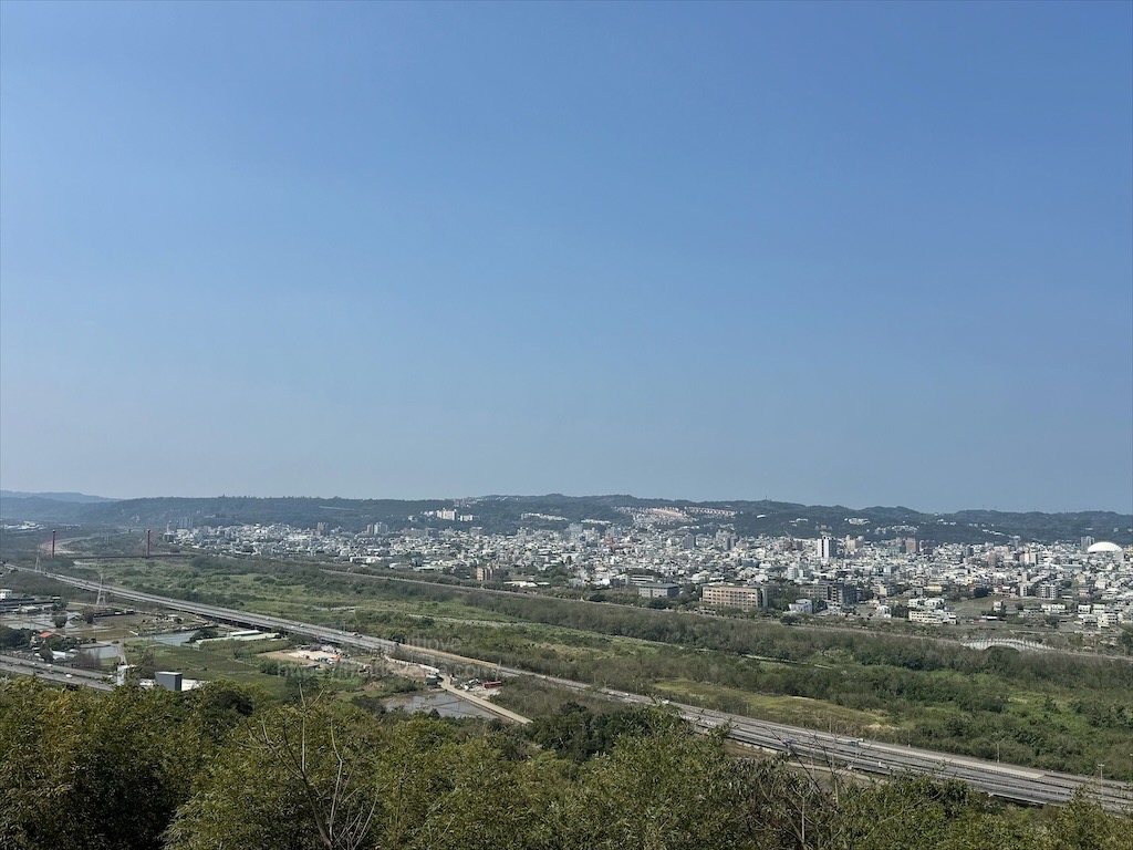 墨硯山步道|苗栗頭屋景點，城市山巒美景盡收眼底，30分鐘內輕鬆攻頂，親子、寵物友善 @果果愛Fruitlove