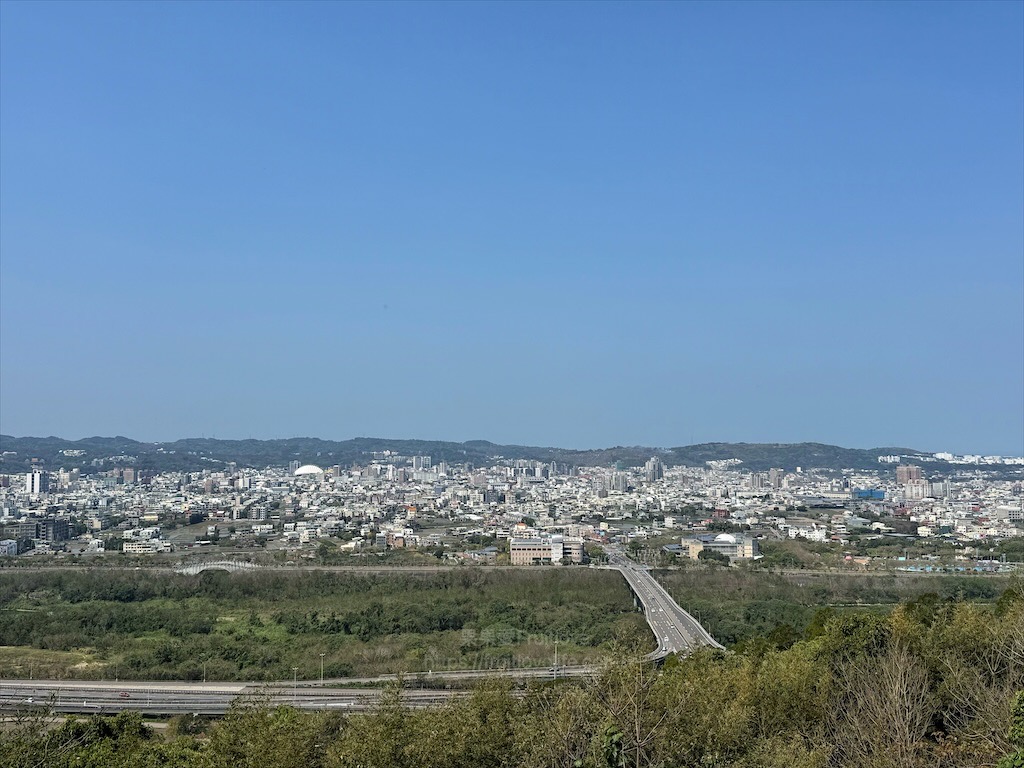 墨硯山步道|苗栗頭屋景點,城市山巒美景盡收眼底,30分鐘內輕鬆攻頂,親子、寵物友善 @果果愛Fruitlove 墨硯山步道|苗栗頭屋景點,城市山巒美景盡收眼底,30分鐘內輕鬆攻頂,親子、寵物友善 @果果愛Fruitlove