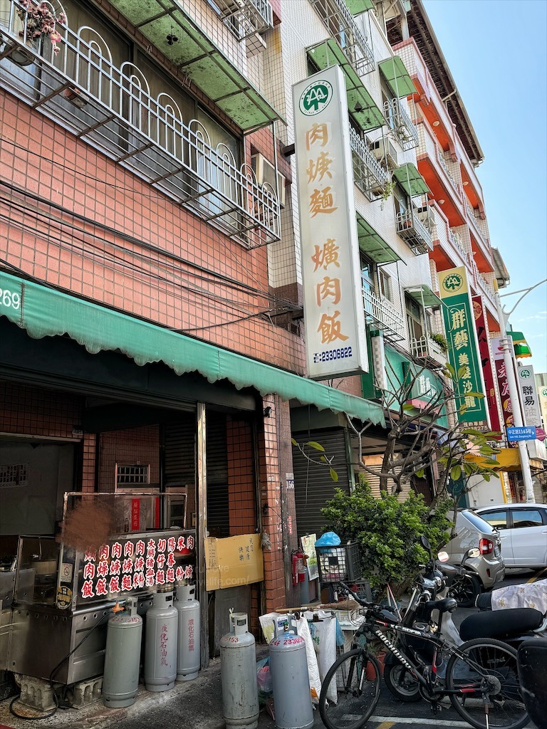 霧峰爌肉飯|台中霧峰爌肉飯，份量超佛心的古早味爌肉便當，想吃這爌肉飯建議提早來 @果果愛Fruitlove
