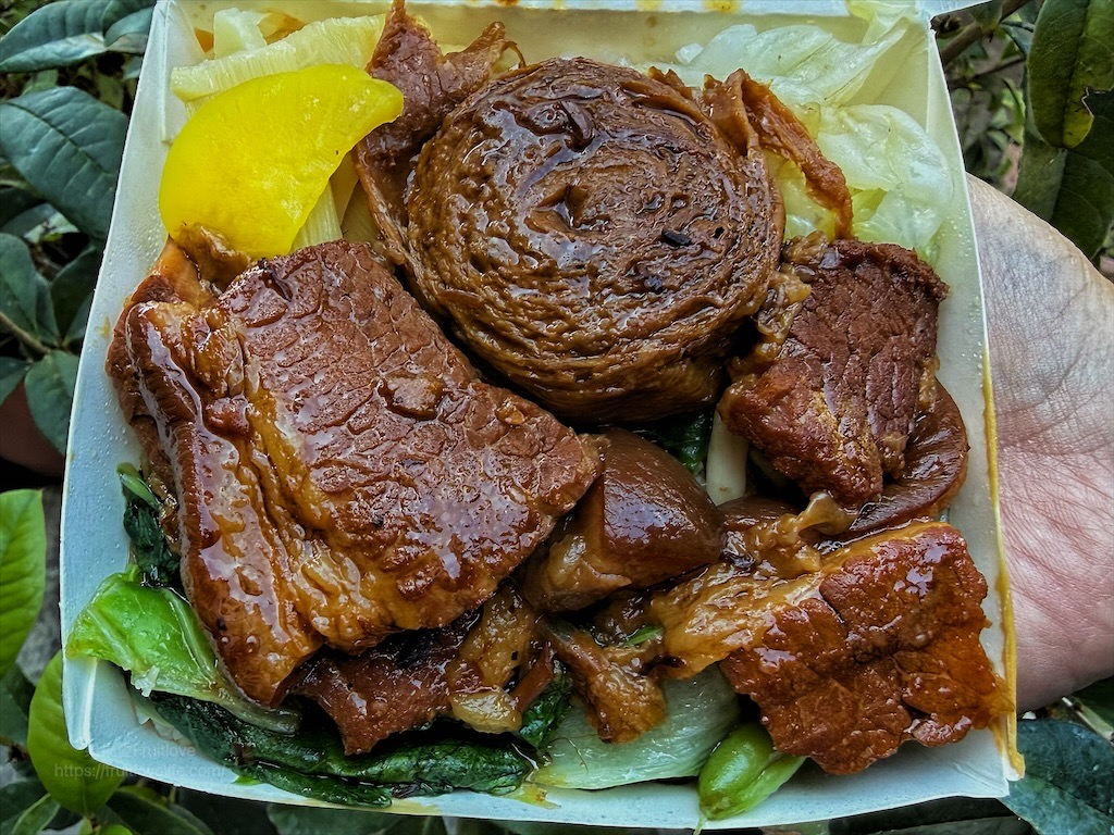 霧峰爌肉飯|台中霧峰爌肉飯，份量超佛心的古早味爌肉便當，想吃這爌肉飯建議提早來 @果果愛Fruitlove