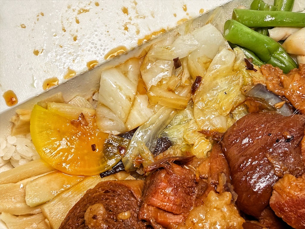 霧峰爌肉飯|台中霧峰爌肉飯，份量超佛心的古早味爌肉便當，想吃這爌肉飯建議提早來 @果果愛Fruitlove