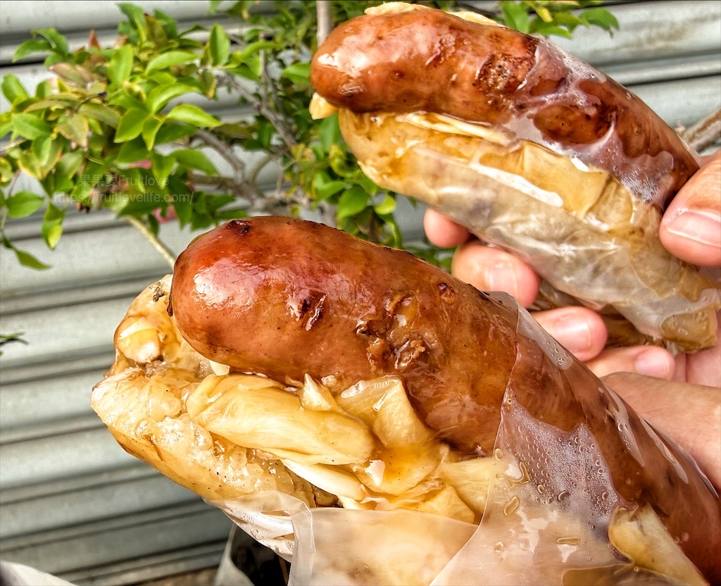 斗南大腸包小腸忠|雲林斗南人氣下午茶點心，炭火現烤古早味花生米腸香腸，排隊也要買 @果果愛Fruitlove