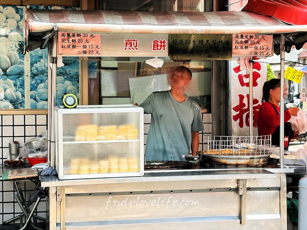 二林無名高麗菜煎餅，外皮酥脆的口感，甜鹹合宜的內餡，在地幸福的美味 @果果愛Fruitlove