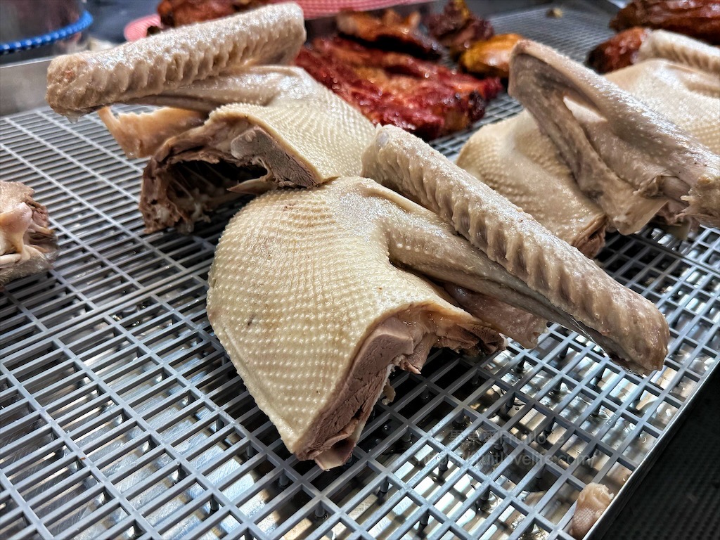 逸香閣|新光黃昏市場超人氣鵝肉、烤鴨、叉燒，每日新鮮現做，獨家特製醬料搭配更美味，還有免費鵝湯 @果果愛Fruitlove