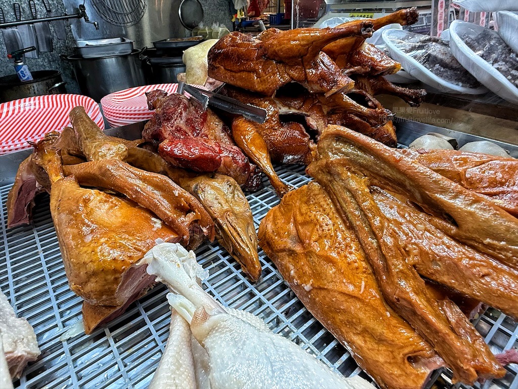 逸香閣|新光黃昏市場超人氣鵝肉、烤鴨、叉燒，每日新鮮現做，獨家特製醬料搭配更美味，還有免費鵝湯 @果果愛Fruitlove