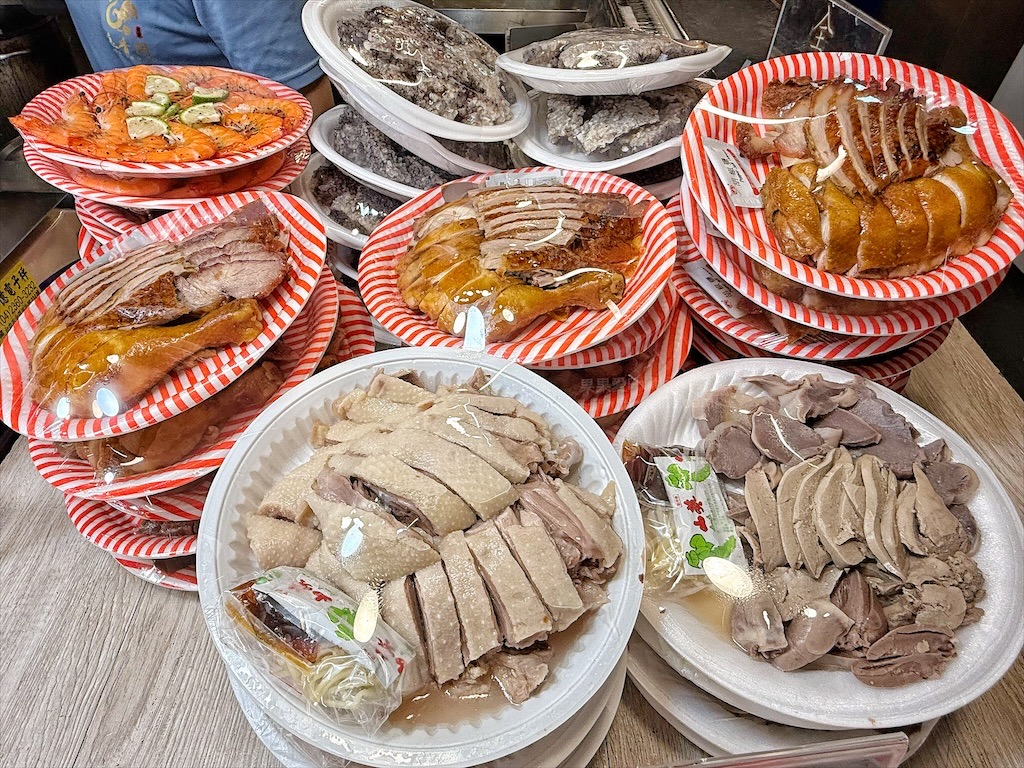 逸香閣|新光黃昏市場超人氣鵝肉、烤鴨、叉燒，每日新鮮現做，獨家特製醬料搭配更美味，還有免費鵝湯 @果果愛Fruitlove