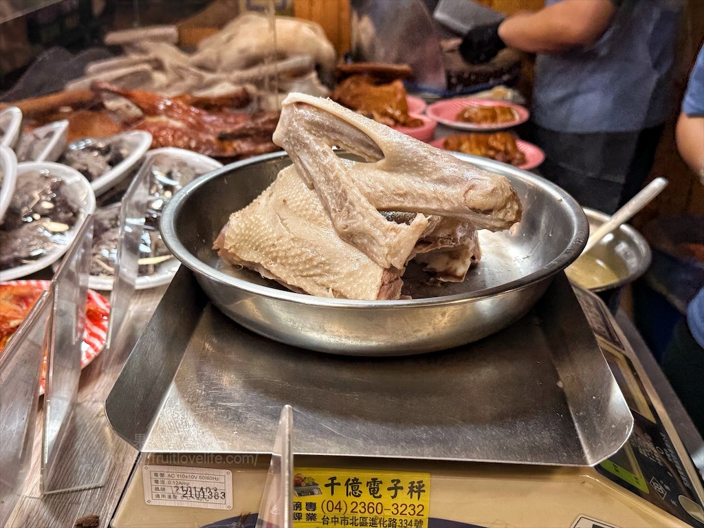 逸香閣|新光黃昏市場超人氣鵝肉、烤鴨、叉燒，每日新鮮現做，獨家特製醬料搭配更美味，還有免費鵝湯 @果果愛Fruitlove