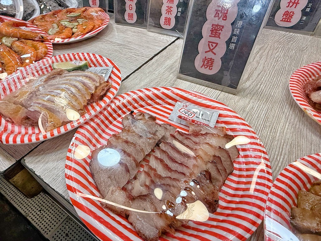 逸香閣|新光黃昏市場超人氣鵝肉、烤鴨、叉燒，每日新鮮現做，獨家特製醬料搭配更美味，還有免費鵝湯 @果果愛Fruitlove