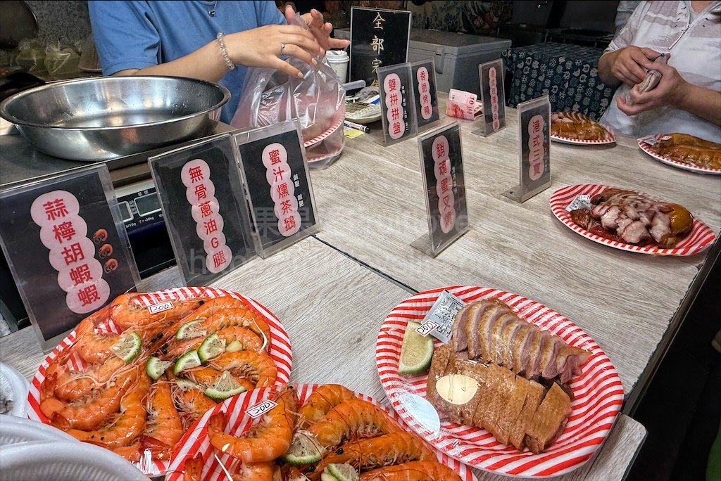 逸香閣|新光黃昏市場超人氣鵝肉、烤鴨、叉燒，每日新鮮現做，獨家特製醬料搭配更美味，還有免費鵝湯 @果果愛Fruitlove